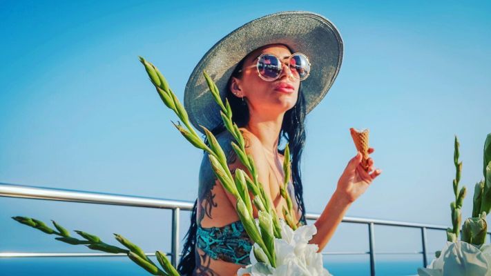 Дешевая шлюха, Виктория 