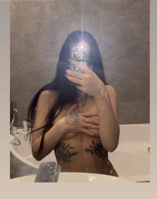 Рита предлагает массаж простаты страпоном, недорого