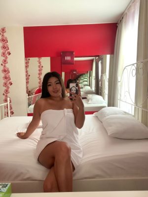 Взывать грудастую куртизанку Зара , г. Сочи (%profile.area